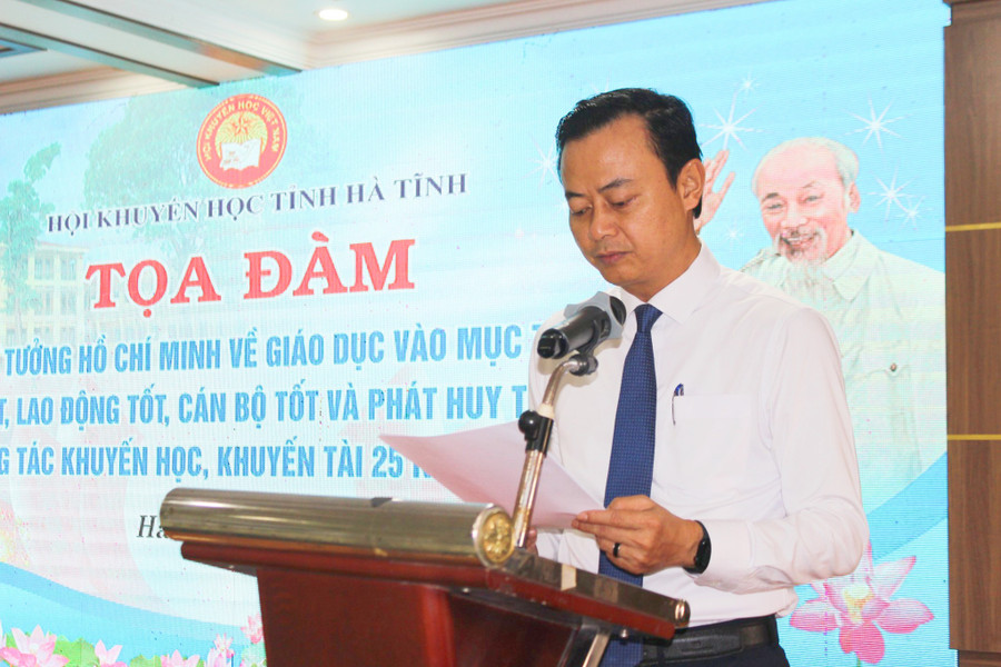 Ông Hà Văn Hùng - Trưởng ban Tuyên giáo Tỉnh ủy Hà Tĩnh phát biểu đề dẫn tọa đàm. Ông Hà Văn Hùng - Trưởng ban Tuyên giáo Tỉnh ủy Hà Tĩnh phát biểu đề dẫn tọa đàm.