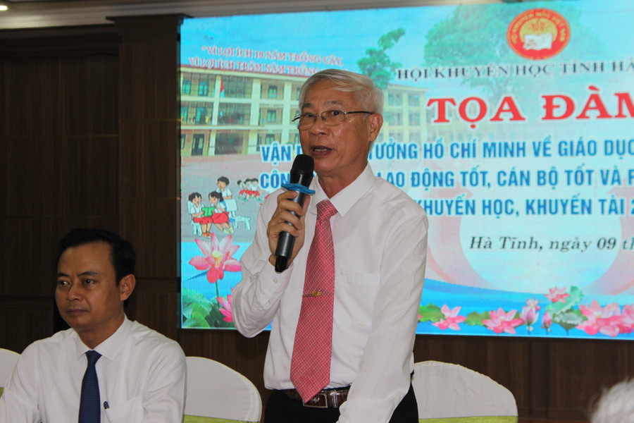 Ông Đoàn Đình Anh - Chủ tịch Hội Khuyến học Hà Tĩnh kết luận tọa đàm. Ông Đoàn Đình Anh - Chủ tịch Hội Khuyến học Hà Tĩnh kết luận tọa đàm.