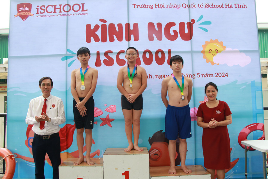 Khối trung học có 2 Huy chương Vàng, 2 Huy chương Bạc và 2 Huy chương Đồng. Khối trung học có 2 Huy chương Vàng, 2 Huy chương Bạc và 2 Huy chương Đồng.