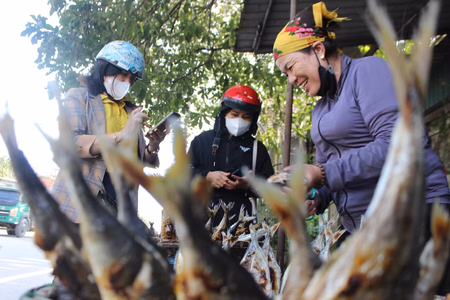 Không chỉ tiêu thụ trong tỉnh, cá nướng Hà Tĩnh còn được vận chuyển làm quà đến nhiều tỉnh thành trong cả nước.