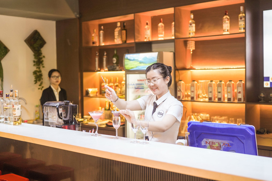 Thí sinh thể hiện phần thi tại vòng chung kết.