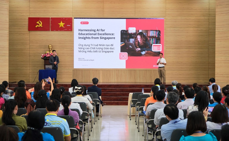 TS. Glenn Low chia sẻ về ứng dụng trí tuệ nhân tạo trong giáo dục tại Singapore. TS. Glenn Low chia sẻ về ứng dụng trí tuệ nhân tạo trong giáo dục tại Singapore.