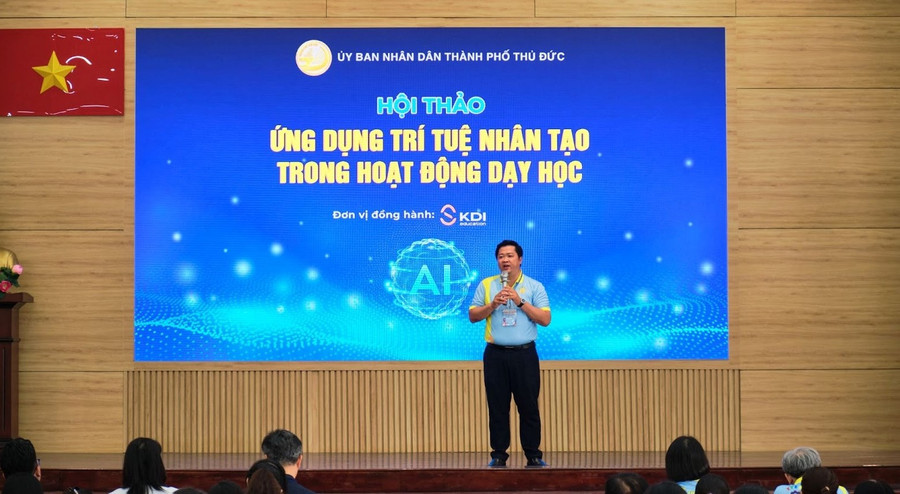 Ông Nguyễn Thái Vĩnh Nguyên, trưởng Phòng GD&ĐT TP Thủ Đức phát biểu tại hội thảo. Ông Nguyễn Thái Vĩnh Nguyên, trưởng Phòng GD&ĐT TP Thủ Đức phát biểu tại hội thảo.