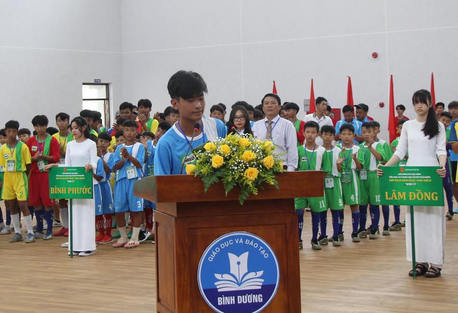 Vận động viên tuyên thệ tại lễ khai mạc. Vận động viên tuyên thệ tại lễ khai mạc.