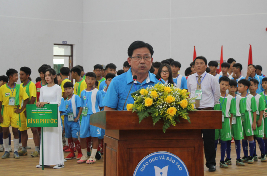 Ông Nguyễn Văn Phong phát biểu tại buổi lễ khai mạc. Ông Nguyễn Văn Phong phát biểu tại buổi lễ khai mạc.