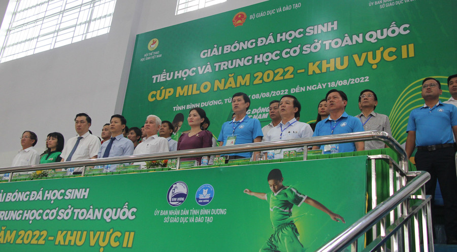 Các đại biểu dự lễ khai mạc. Các đại biểu dự lễ khai mạc.