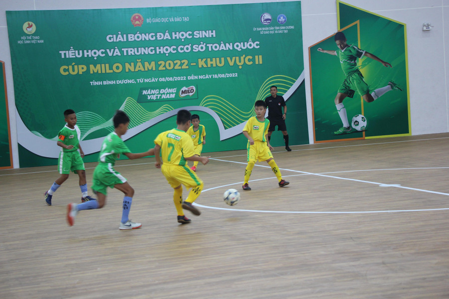 Trận đấu giữa đội Bình Dương và Tây Ninh sau lễ khai mạc. Trận đấu giữa đội Bình Dương và Tây Ninh sau lễ khai mạc.