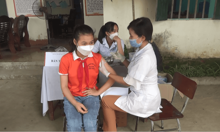 Trường Tiểu học Bắc Lý số 2 huyện Hiệp Hòa: Tiêm vắc xin phòng Covid-19 để đảm bảo an toàn sức khỏe cho học sinh ảnh 3 Trường Tiểu học Bắc Lý số 2 huyện Hiệp Hòa: Tiêm vắc xin phòng Covid-19 để đảm bảo an toàn sức khỏe cho học sinh ảnh 3