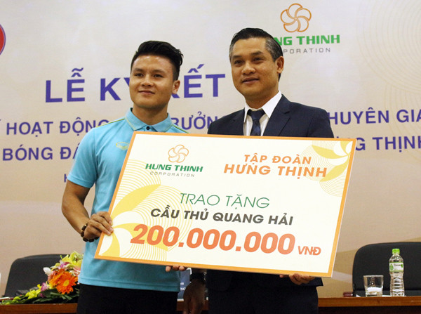 Ghi bàn vào lưới ĐT Malaysia, Quang Hải nhận thưởng 200 triệu đồng