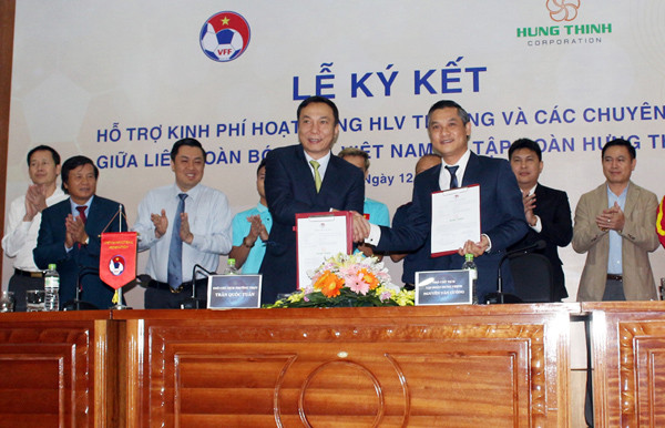 Lãnh đạo VFF và Tập đoàn Hưng Thịnh trao chứng thư