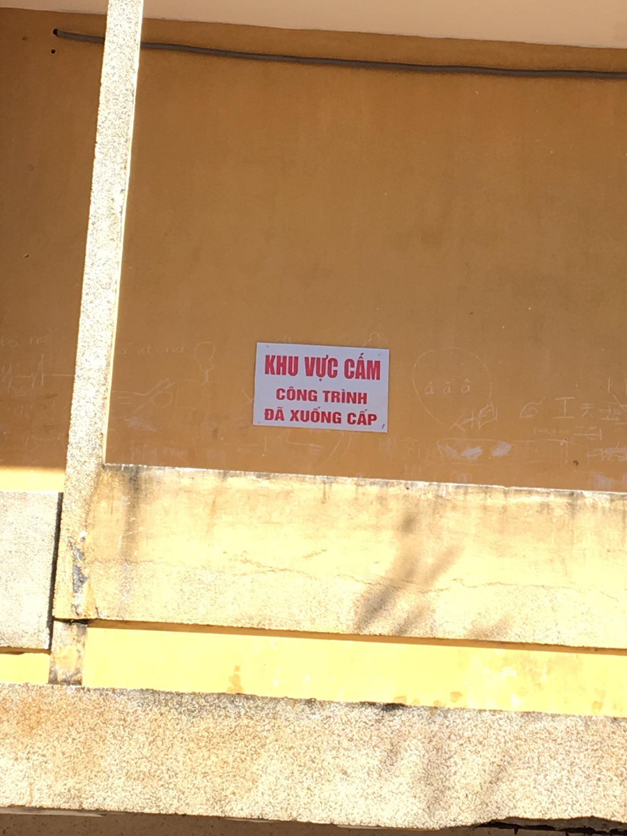 Đặt biển cảnh báo nguy hiểm