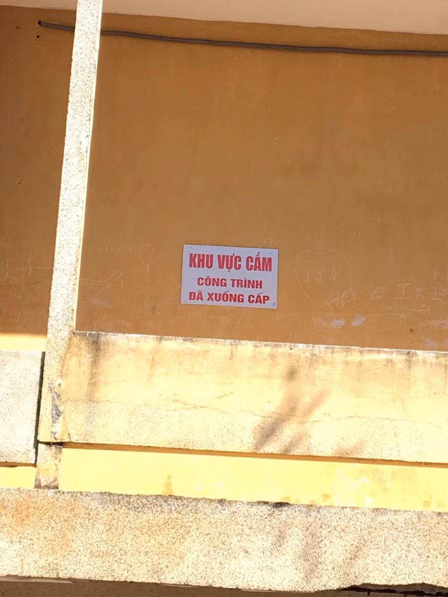 Đặt biển cảnh báo nguy hiểm