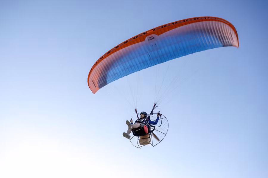 Biểu diễn dù động cơ...