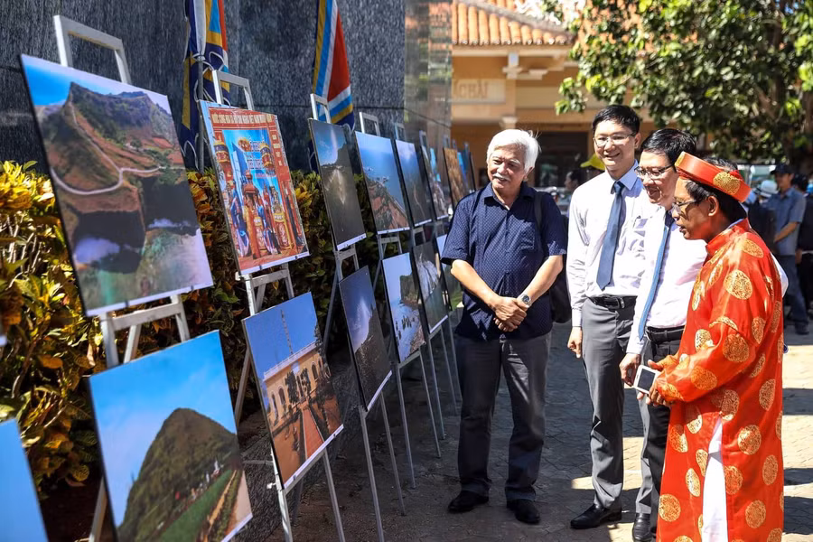 Trưng bày hơn 120 tư liệu, hình ảnh quý về Lý Sơn