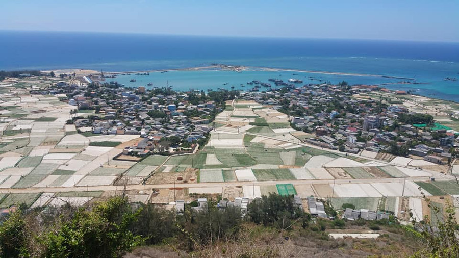 Đảo Lý Sơn nhìn từ núi Thới Lới