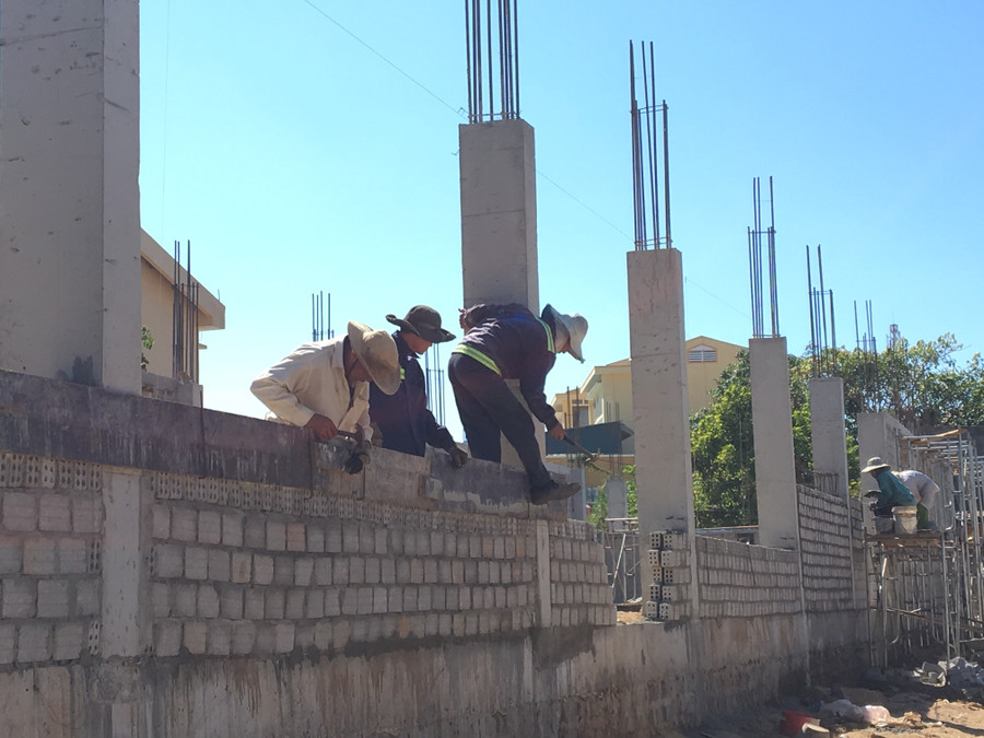 Thi công phòng học mới