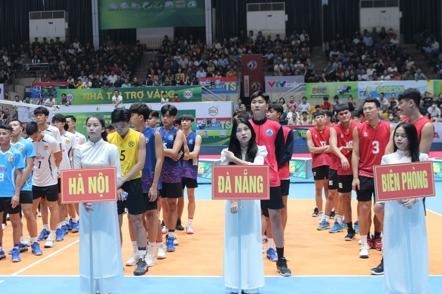 Giai đoạn 1, bảng nam Giải bóng chuyền vô địch quốc gia có 9 đội đến từ các câu lạc bộ bóng chuyền trong toàn quốc tham dự.