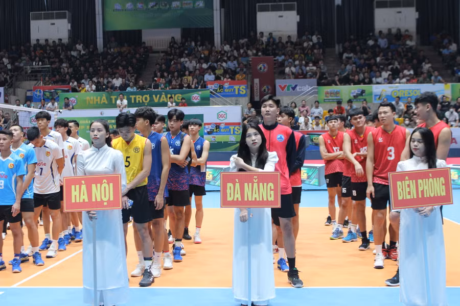 Giai đoạn 1, bảng nam Giải bóng chuyền vô địch quốc gia có 9 đội đến từ các câu lạc bộ bóng chuyền trong toàn quốc tham dự.