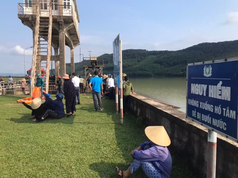 Trước đó, chính quyền địa phương đã cắm biển cảnh báo đuối nước.