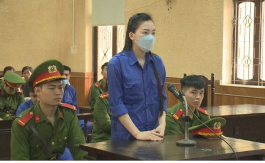 ... Nguyễn Thị Huế tại phiên toà xét xử.