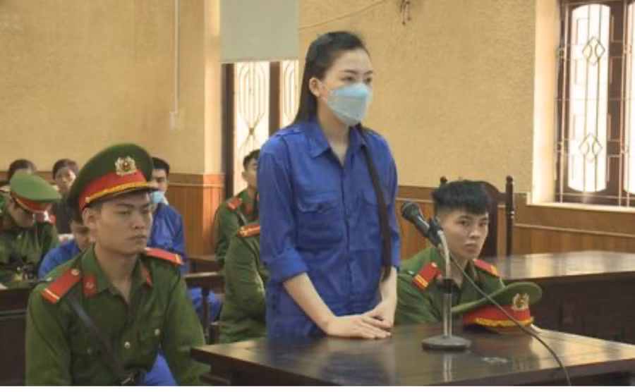 ... Nguyễn Thị Huế tại phiên toà xét xử.