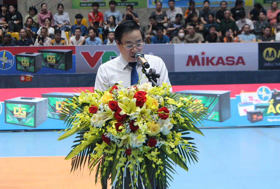 Ông Bùi Xuân Thập - Giám đốc Sở Văn hóa -Thể thao và Du lịch Hà Tĩnh phát biểu khai mạc.