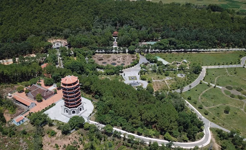 Khu di tích Quốc gia đặc biệt Ngã ba Đồng Lộc (huyện Can Lộc, Hà Tĩnh). Khu di tích Quốc gia đặc biệt Ngã ba Đồng Lộc (huyện Can Lộc, Hà Tĩnh).