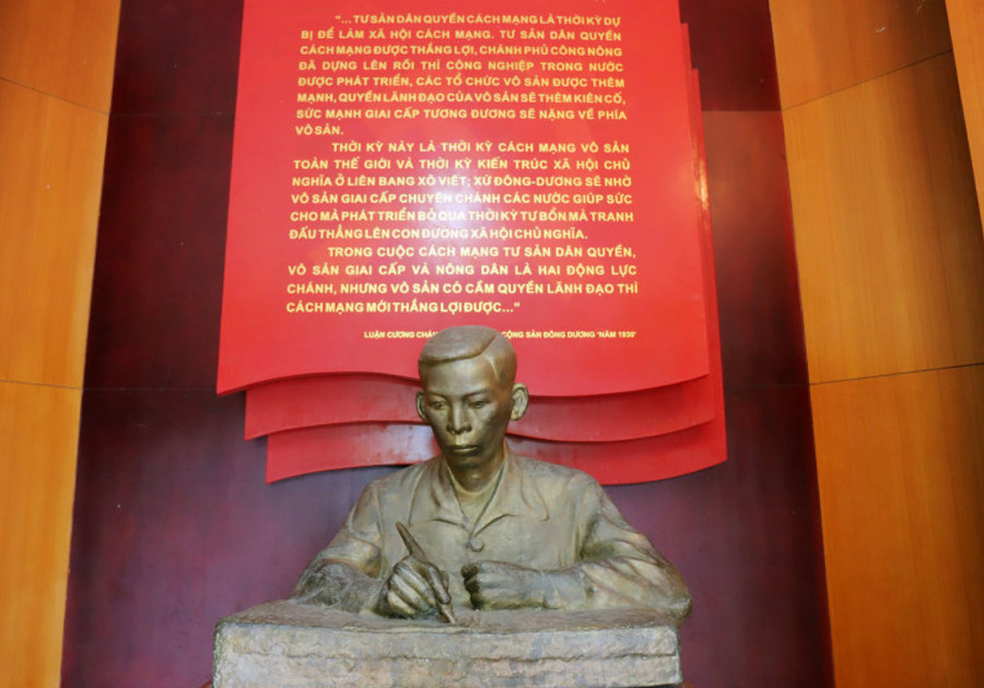 Tổng Bí thư Trần Phú sinh ra tại Phú Yên, nguyên quán ở làng Tùng Sinh, nay thuộc xã Tùng Ảnh, huyện Đức Thọ (Hà Tĩnh).