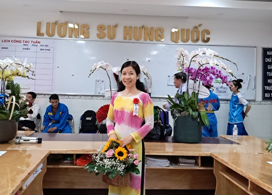 Cô Phạm Thị Luyến, giáo viên môn Giáo dục công dân Trường THPT Bùi Thị Xuân.