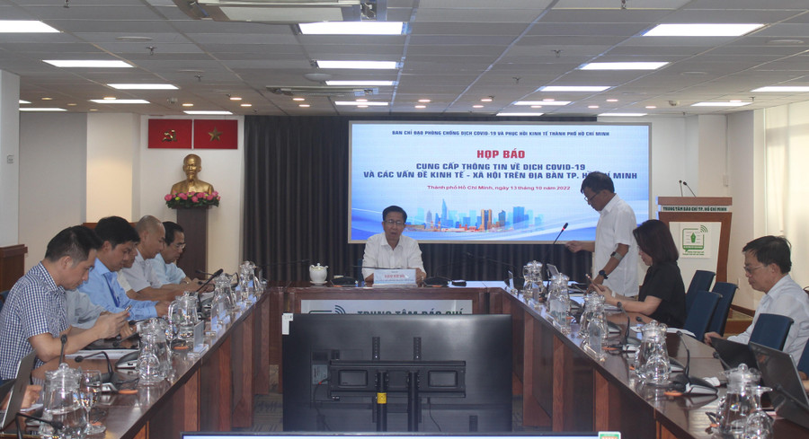 Toàn cảnh buổi họp báo.