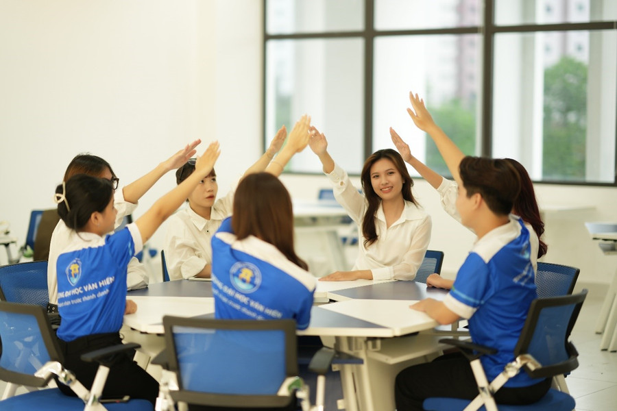 Xét tuyển học bạ vào VHU đến 30/06 thí sinh được nhận hỗ trợ 50% học phí HK1 từ myU. Xét tuyển học bạ vào VHU đến 30/06 thí sinh được nhận hỗ trợ 50% học phí HK1 từ myU.