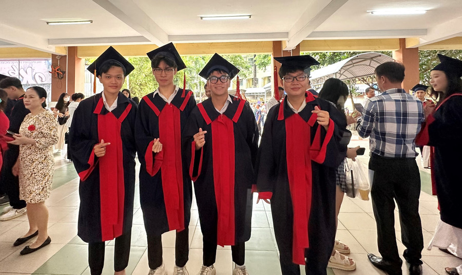 Các học sinh Trường THPT Trần Quang Khải tỏ quyết tâm đạt thành tích cao trong kỳ thi tốt nghiệp THPT sắp tới.