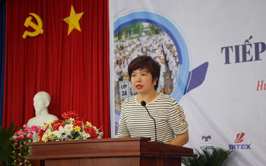 Nhà báo Dương Thanh Hương phát biểu tại chương trình.