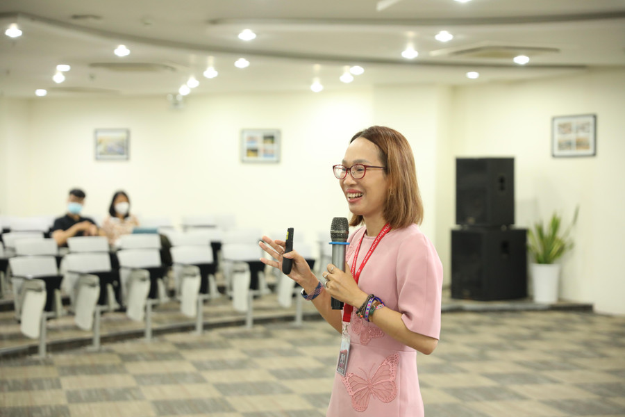 TS Nguyễn Thị Thu Huyền chia sẻ tại hội thảo. TS Nguyễn Thị Thu Huyền chia sẻ tại hội thảo.