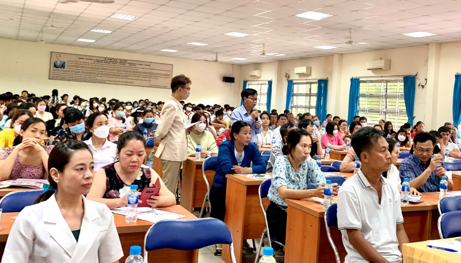 Trường THCS Lương Định Của phối hợp tổ chức tư vấn tuyển sinh, hướng nghiệp cho phụ huynh có con học khối 9. Trường THCS Lương Định Của phối hợp tổ chức tư vấn tuyển sinh, hướng nghiệp cho phụ huynh có con học khối 9.