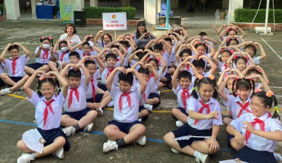 Trường tiểu học Phú Thọ thường xuyên tổ chức cho học sinh tham gia các hoạt động, rèn luyện thể chất. Trường tiểu học Phú Thọ thường xuyên tổ chức cho học sinh tham gia các hoạt động, rèn luyện thể chất.