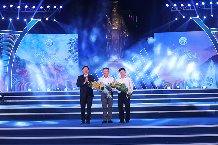 Chương trình được tổ chức bởi sự phối hợp của UBND TP Hà Nội và Vietnam Airlines.