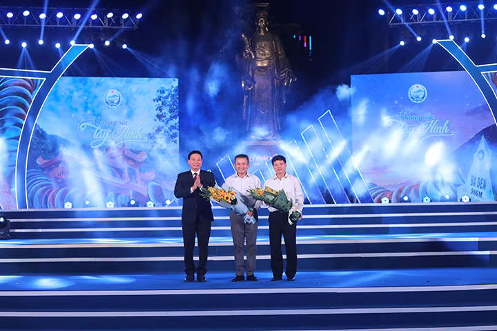 Chương trình được tổ chức bởi sự phối hợp của UBND TP Hà Nội và Vietnam Airlines.