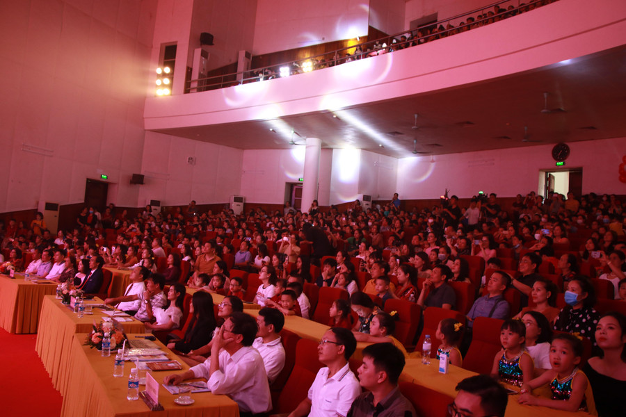 Hướng tới kỷ niệm 40 năm ngày Nhà giáo Việt Nam (20/11/1982 - 20/11/2022), Trường Hội nhập Quốc tế iSchool Hà Tĩnh tổ chức chương trình văn nghệ tri ân thầy cô giáo với chủ đề “More than thanks contest”. Hướng tới kỷ niệm 40 năm ngày Nhà giáo Việt Nam (20/11/1982 - 20/11/2022), Trường Hội nhập Quốc tế iSchool Hà Tĩnh tổ chức chương trình văn nghệ tri ân thầy cô giáo với chủ đề “More than thanks contest”.