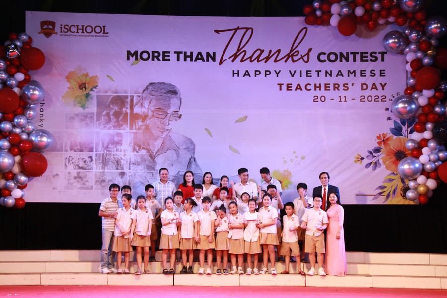 Tại đêm Chung kết BTC đã trao 1 giải Nhất cho đội phụ huynh và học sinh Lớp 5A4 với tiết mục Liên khúc Em đi gieo mùa xuân đất nước. Tại đêm Chung kết BTC đã trao 1 giải Nhất cho đội phụ huynh và học sinh Lớp 5A4 với tiết mục Liên khúc Em đi gieo mùa xuân đất nước.