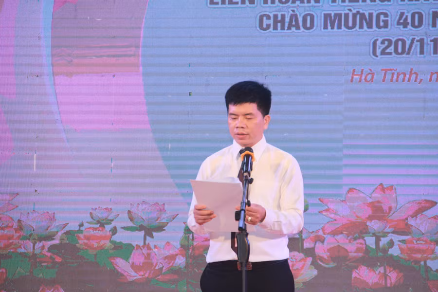 Ông Nguyễn Hồng Cường, Phó Giám đốc Sở GD&amp;ĐT Hà Tĩnh phát biểu tại Lễ tổng kết và trao giải.