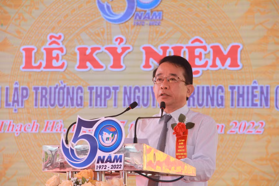 Ông Hà Văn Trọng – Chủ nhiệm Ủy ban kiểm tra Tỉnh ủy ghi nhận và đánh giá cao những kết quả mà Trường THPT Nguyễn Trung Thiên đạt được.