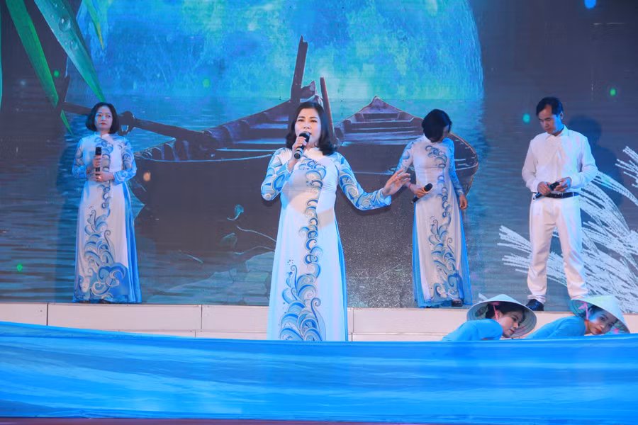 Trao giải Liên hoan tiếng hát giáo viên ngành Giáo dục Hà Tĩnh năm 2022