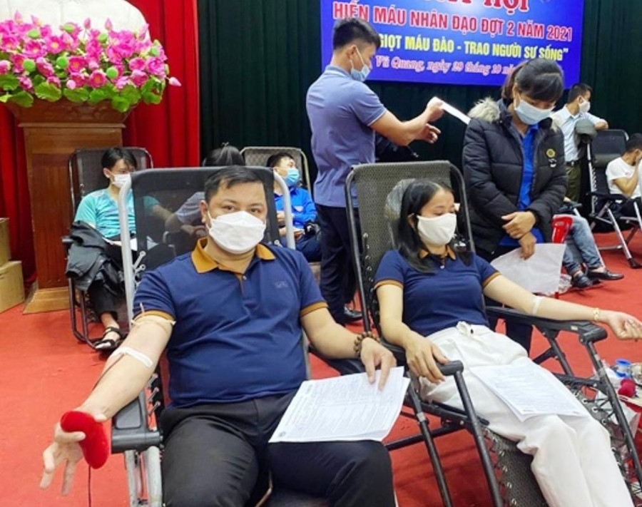 Thầy Lê Hoài Nam trong một lần tham gia hiến máu tình nguyện. Thầy Lê Hoài Nam trong một lần tham gia hiến máu tình nguyện.