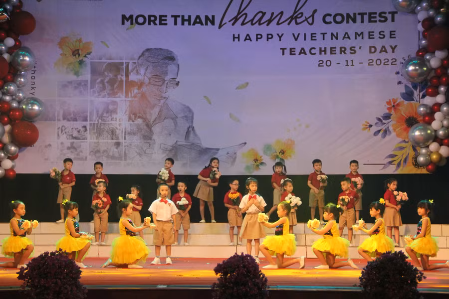 Tiết mục ngày đầu tiên đi học - Giải Triển vọng tại đêm chung kết.