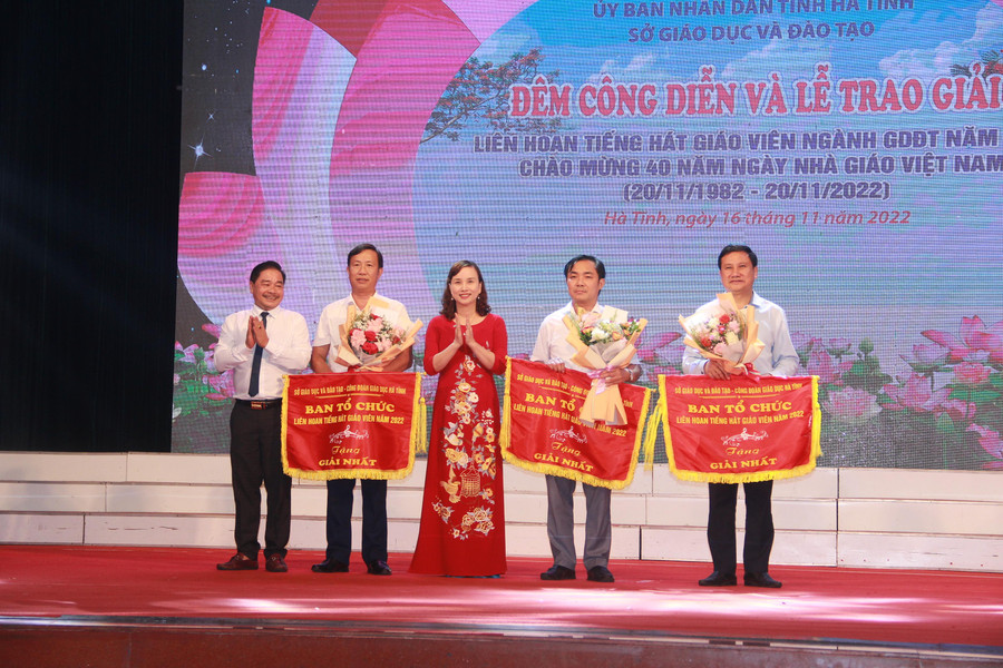 3 giải Nhất thuộc về phòng GD&amp;ĐT Thạch Hà, Cẩm Xuyên và huyện Nghi Xuân.