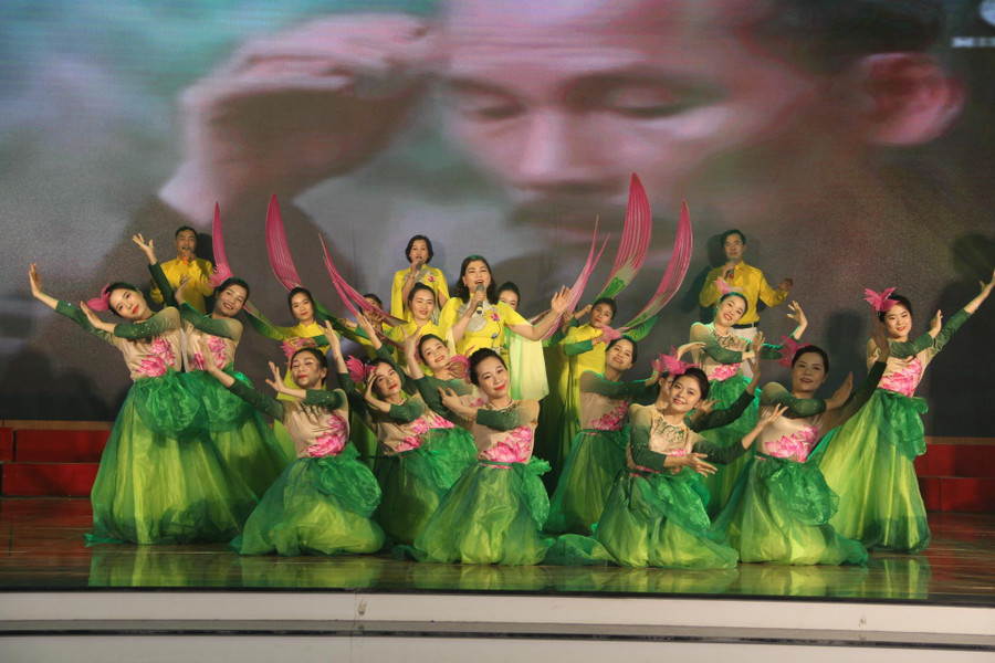 Nội dung các tiết mục ca ngợi Đảng, Bác hồ, ca ngợi tình yêu quê hương, đất nước...