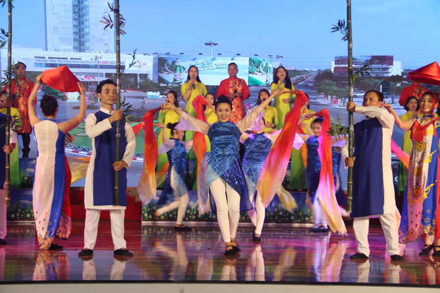 Liên hoan là sân chơi bổ ích cho cán bộ, giáo viên ngành GD&amp;ĐT Hà Tĩnh.