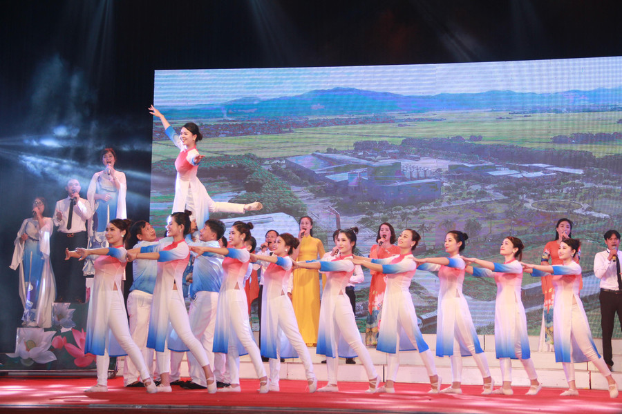 ... ca ngợi quê hương đất nước.