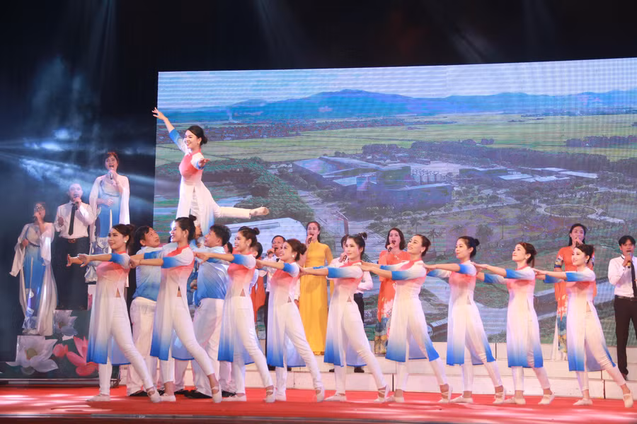 ... ca ngợi quê hương đất nước.